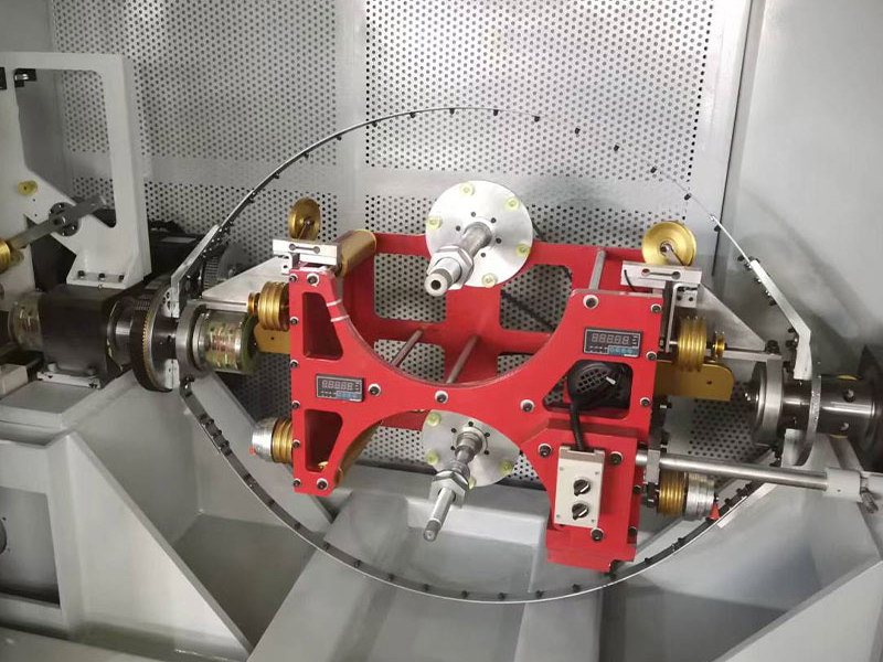 Weet iemand welk type draad- en kabelmachine?